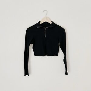 BLACK LONG SLEEVE ZIPPER COLLAR CROP TOP!